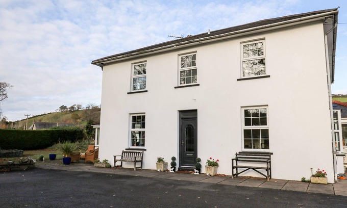 Glandyfi House | YR HEN FICERDY, pet friendly, with a garden in Aberystwyth