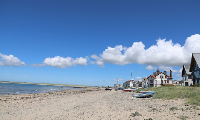 Bryngwran Cottage | YR HEN LAETHDY, pet friendly, character holiday cottage in Rhosneigr