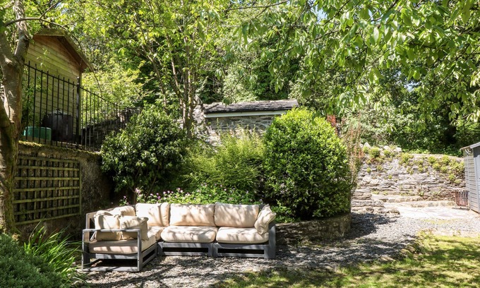 Prenteg Cottage | Yr Hen Ysgol, The Old School