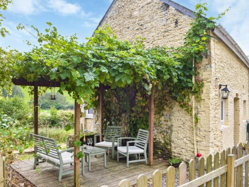 Carmarthen House | Yr Ysgubor - U45300
