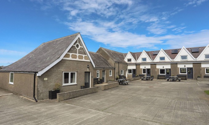 Llanengan Cottage | YSGO - 6 TY'N DON, family friendly, with a garden in Abersoch