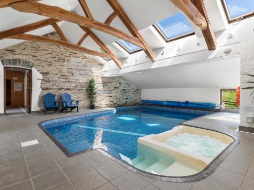 Whitland House | Ysgubor Isaf