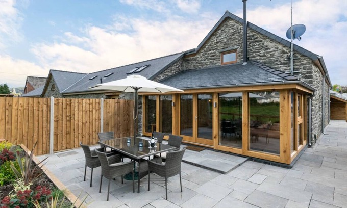 Llanycil House | Ysgubor Llew Coch in the beautiful Bala