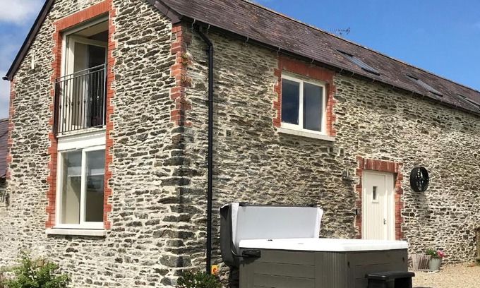 Boncath House | Ysgubor - The Barn