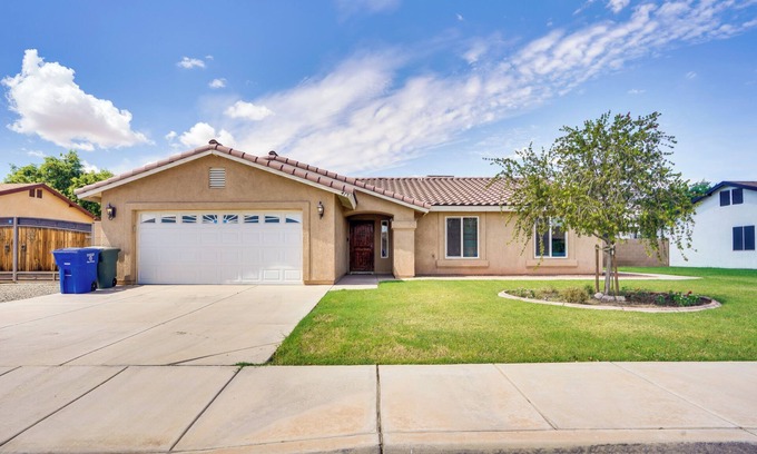 Yuma House | Yuma Family Home w/Covered Patio + Grill!