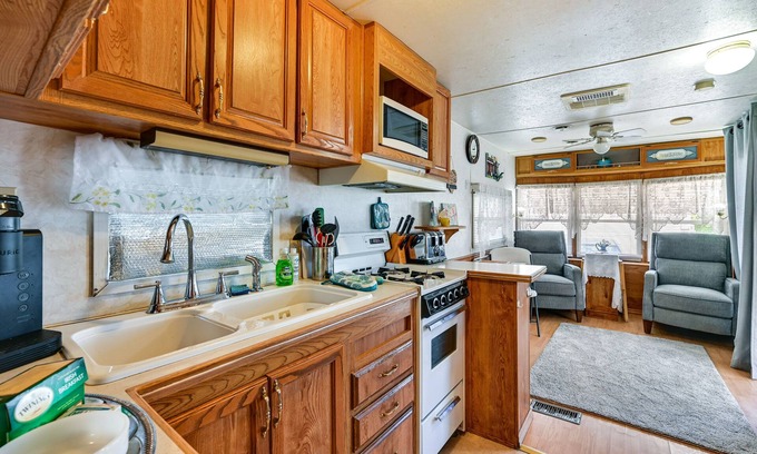 Yuma Cottage | Yuma Getaway w/Pool Access, 5 Mi to Lutes Casino!