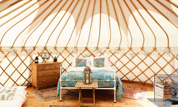 Lanteglos Cabin | Yurts Cornwall - Tremeer Farm
