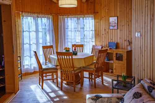 Balatonkeresztur House | Zöldfenyő nyaraló, Ferienhaus Tannengrün