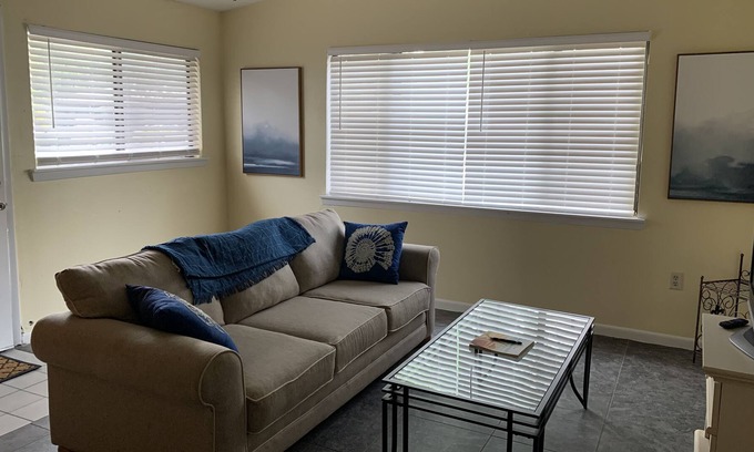 Rockledge Apartment | Zen Garden** Private 1 bedroom duplex apartment near Cocoa Beach