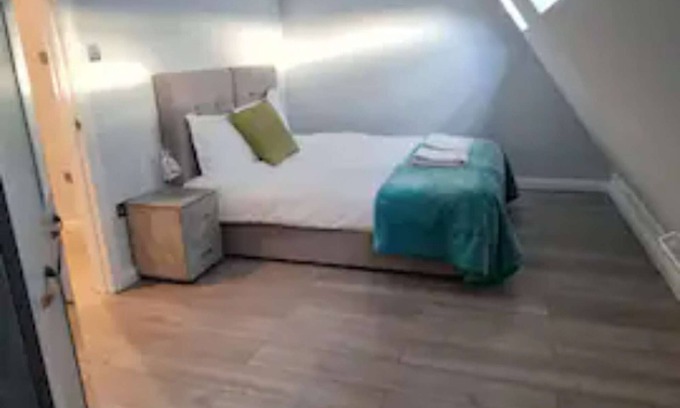 Cranford Apartment | Zen Living apartment located near Heathrow Airport