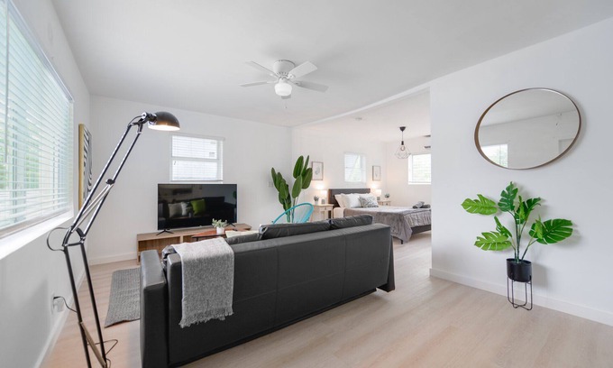 Northeast Miami Apartment | Zen Studio for a Getaway in Miami