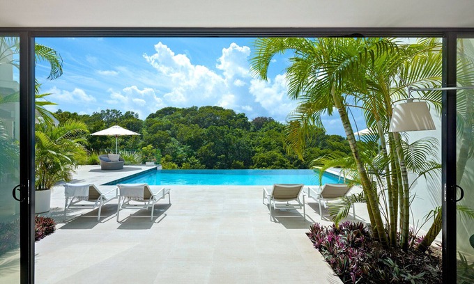 Weston House | ZenBreak Atelier House is a contemporary 4 bedroom ridge-front holiday villa with sea views