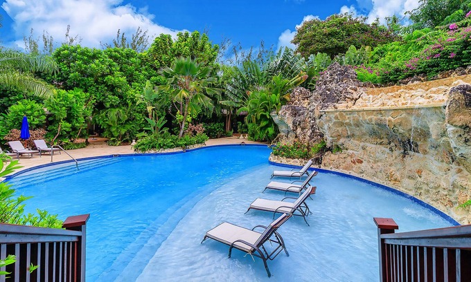 Gibbes House | ZenBreak Claridges #10 is a 3 bedroom luxury holiday villa moments away from Gibbs Beach