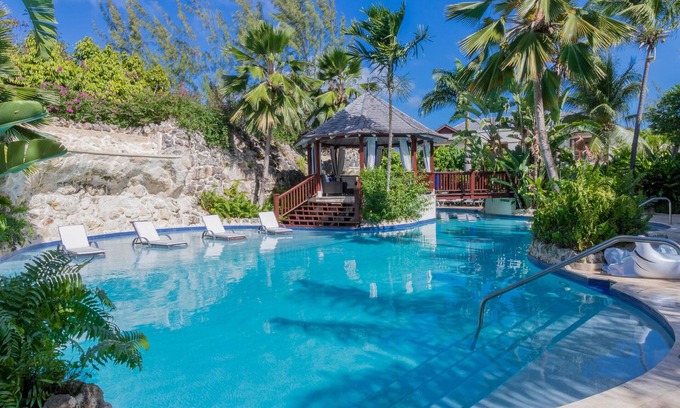 Gibbes House | ZenBreak Claridges #6 is a 3 bedroom luxury holiday villa moments away from Gibbs Beach
