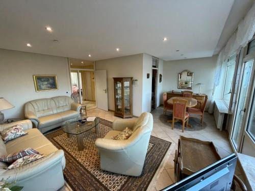 Stadtkern Marl Apartment | Zentrales Apartment für bis zu 5 Personen mit Balkon, Parkplatz, Waschmaschine & direkten Einkaufsmöglichkeiten
