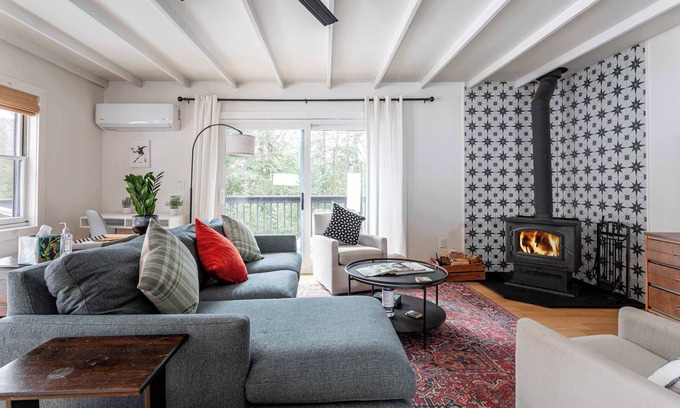 Livingston Manor House | Zenwood Manor: Modern Cottage w/Woodstove+Firepit