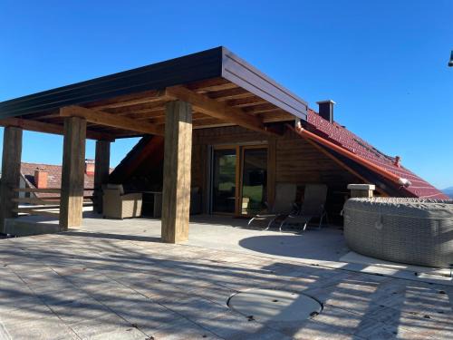 Zagorje ob Savi Apartment | Zerko Holiday Apartment Janko with a private outdoor jacuzzi for FREE
