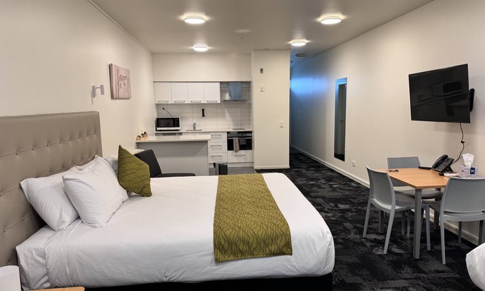 Hamilton Hotel | Zeta Motel
