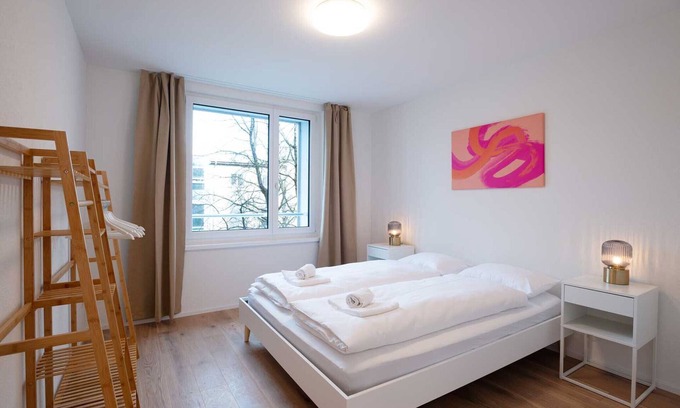 Center Apartment | ZH Pink GF - Letzigrund HITrental Apartment