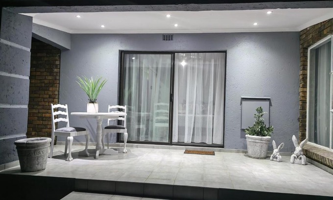 Boksburg Apartment | Zhantique Guest House 1- Unit 1