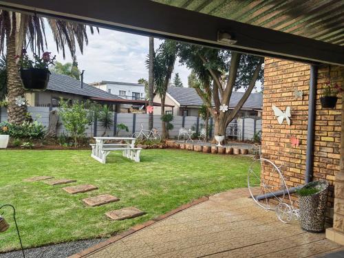 Boksburg House | Zhantique Guest House 2- Unit 6