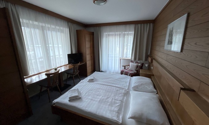 Obsteig Bed & Breakfast | Zimmer 02/2bett mit Balkon - Pension Alpina