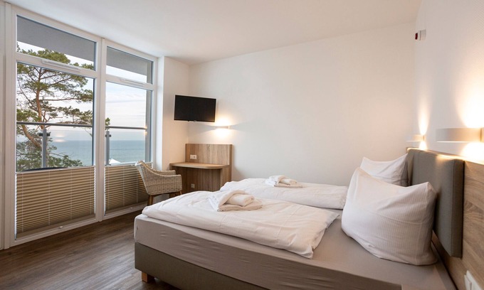 Lubmin House | Zimmer mit Balkon Neubau - Hotel Seebrücke