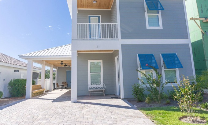 Emerald Waters Village House | Zoe's Place- Pet Friendly close to the beach 5 Bedrooms 4.5 Baths