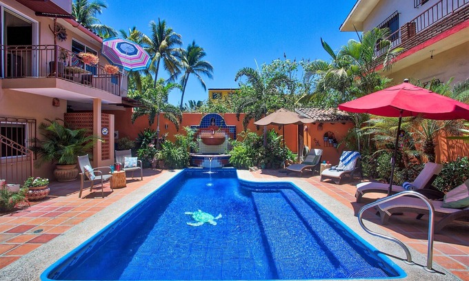 Bucerias House | ZONA DORADA~1 BED/1 1/2 BATH~1 BLOCK to BEACH~FULL KITCHEN~A/C~LAUNDRY~HEAT POOL