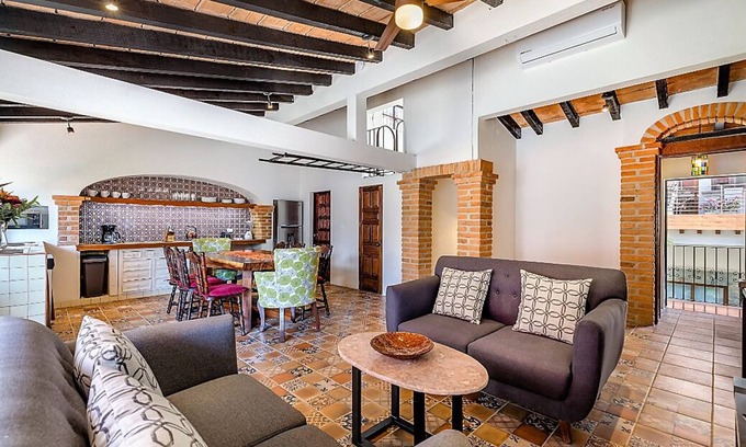 Romantic Zone House | Zona Z Boutique Hotel. 2Bed Townhouse - 2 Blocks from Beach - Romantic Zone