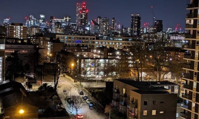 De Beauvoir Apartment | zone 2 central London next to City, Balcony with views of London skyline