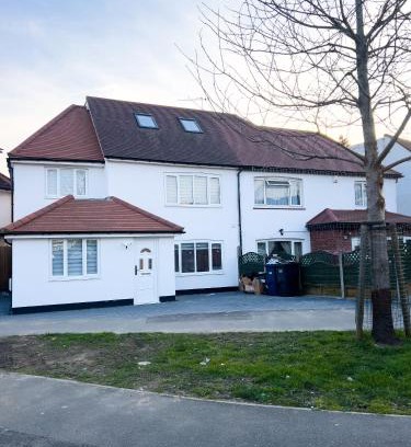 Cricklewood House | Zozy Clitterhouse