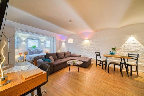 Ostorf Apartment | Zuarin Gewölbekeller - direkt am Schlossgarten von Schwerin - Parkplatz auf Anfrage - Aufladestation für Elektro-Autos vorhanden