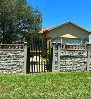 Ladysmith House | Zuke Guest House
