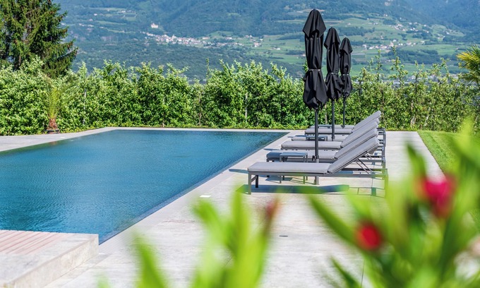 Tramin Apartment | "Zwerger Parterre" vacation apartment with garden terrace, pool and large sunbathing lawn