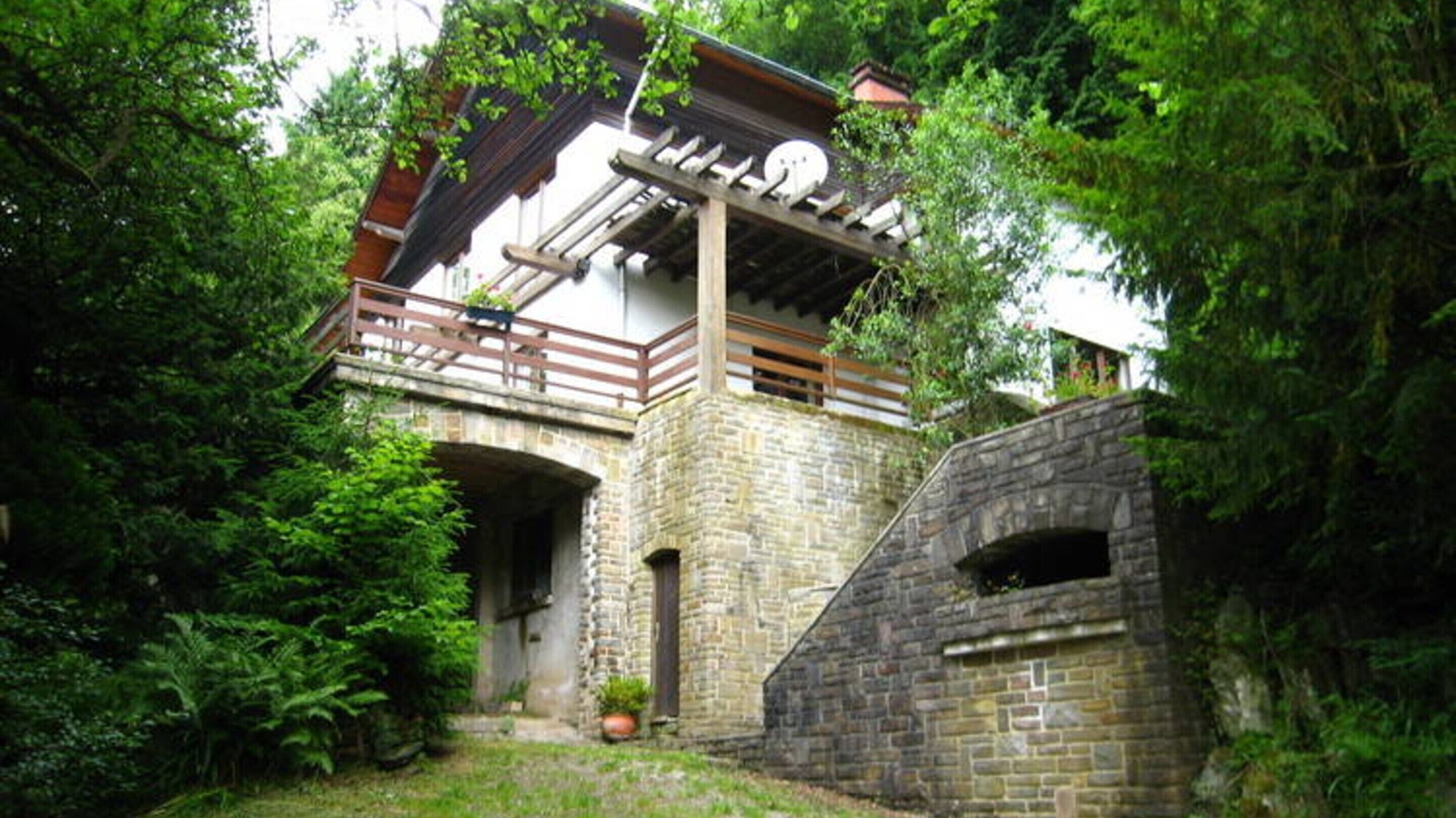 Photo of Buildings in Coo