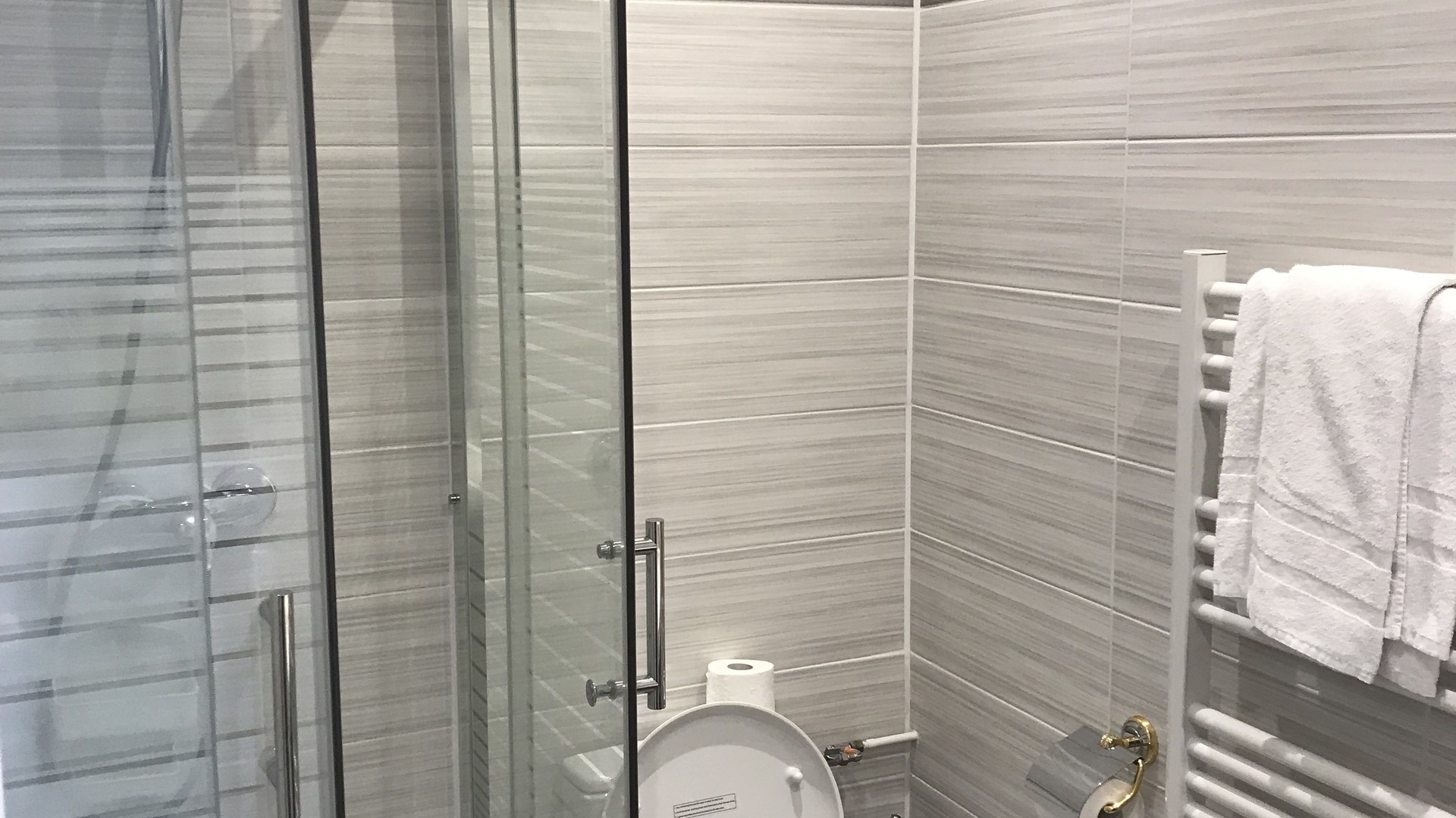 Photo of Bathroom in Cannes City Centre
