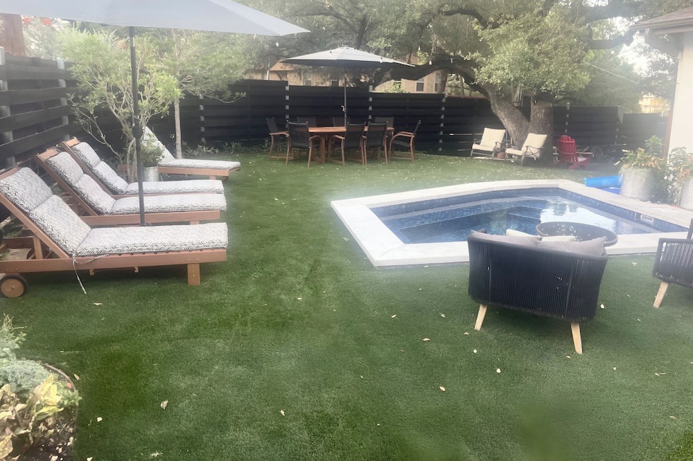 Photo of Outdoor in South River City