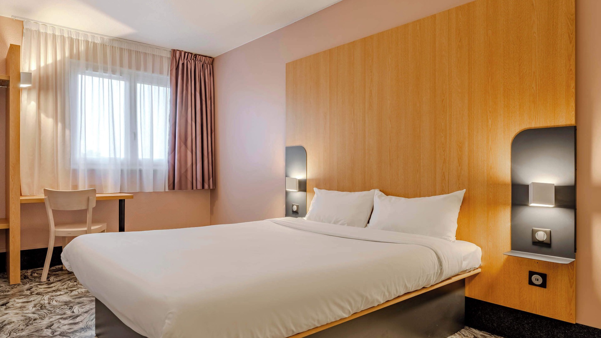 Photo of Bedroom in Louvroil