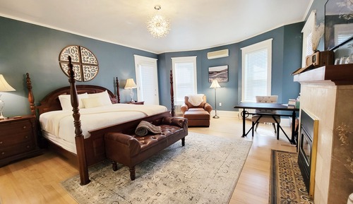 Creekside Suite