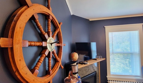Pilot House Suite