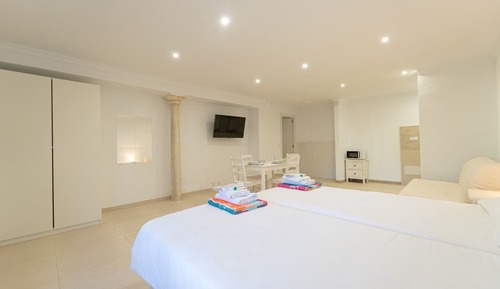 Studio (B1)