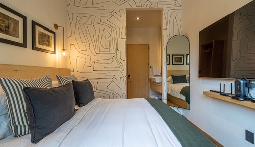 Deluxe Room, 1 Queen Bed