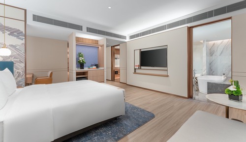 Standard Room, 1 King Bed, City View (Extra Floor Space)