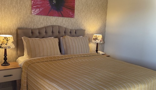 Standard Room, 1 Queen Bed, Pool View