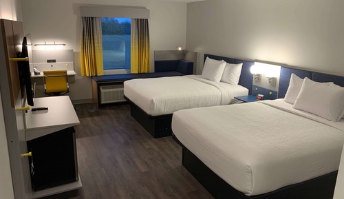 Standard Room, 2 Queen Beds, Non Smoking (Bathtub or Shower)