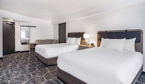 Business Room, 2 Queen Beds, Accessible, Non Smoking (Mobility, Bathtub w/Grab Bars)