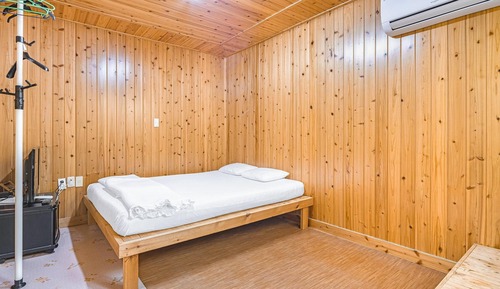 Basic Room, 1 Bedroom (Small Room)