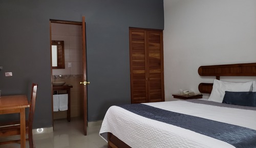 Standard Room, 1 King Bed
