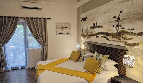 Luxury Triple Room, 2 Bedrooms, Patio, Garden View